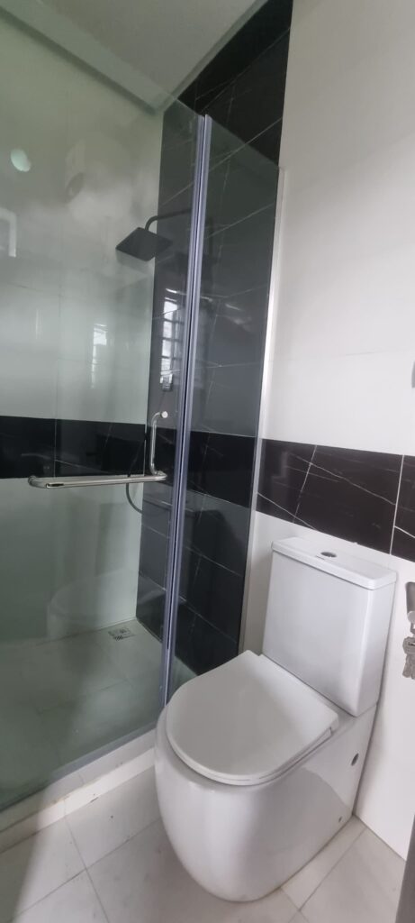 FOR SALE Stunning 5-bedroom Triplex Duplex (with a range of amenities)