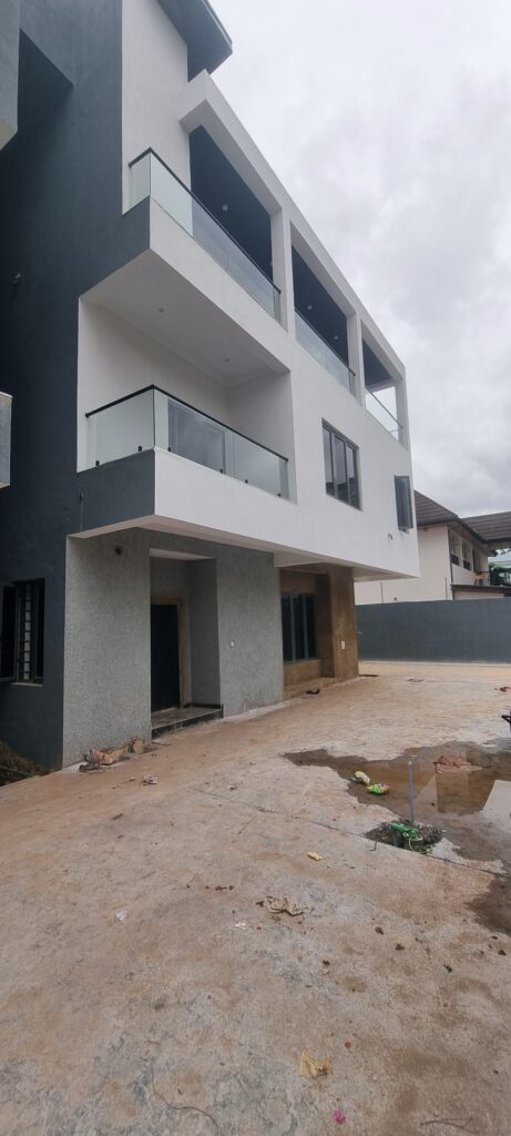 FOR SALE Stunning 5-bedroom Triplex Duplex (with a range of amenities)