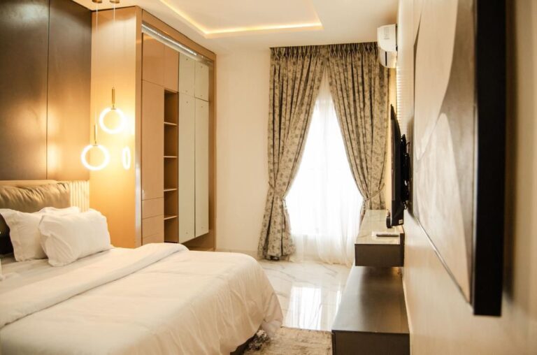 Luxury 2-Bedroom Short Let in Ikate Elegushi