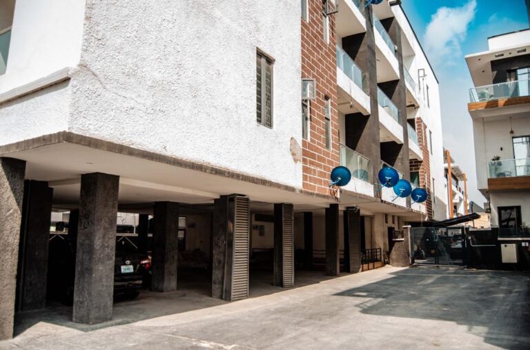 Luxury 2-Bedroom Short Let in Ikate Elegushi