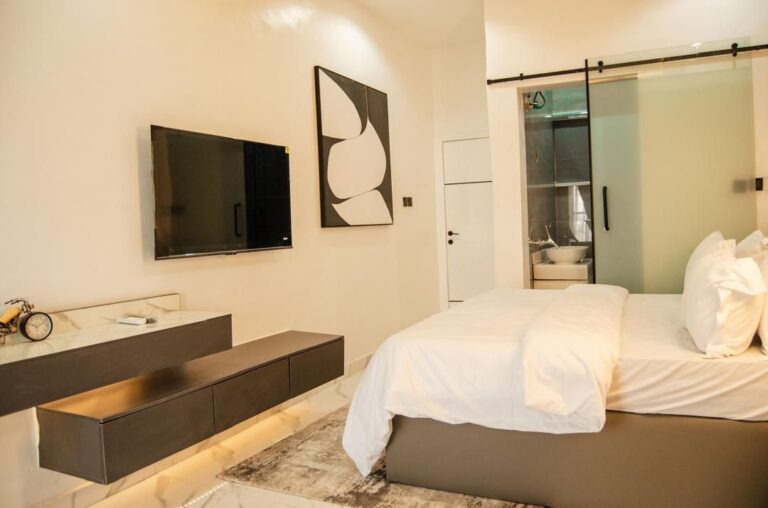 Luxury 2-Bedroom Short Let in Ikate Elegushi