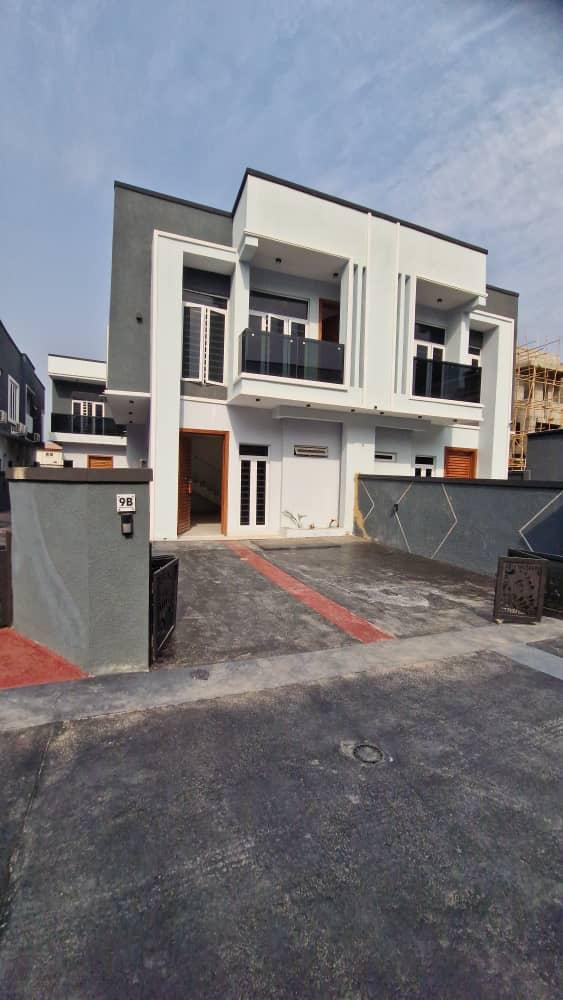 Gorgeous 3 & 4 Bedrooms Semi-Detached Duplex 2