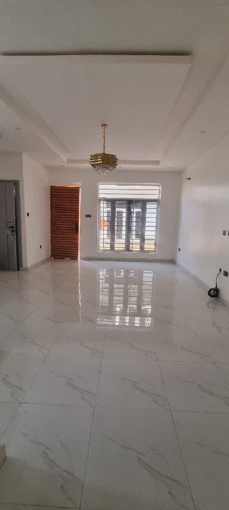 Gorgeous 3 & 4 Bedrooms Semi-Detached Duplex 2