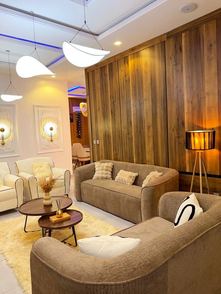 LUXURY 4-BEDROOM DUPLEX SHORTLET IN MAGODO PHASE 1