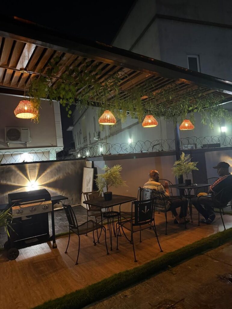 LUXURY 4-BEDROOM DUPLEX SHORTLET IN MAGODO PHASE 1